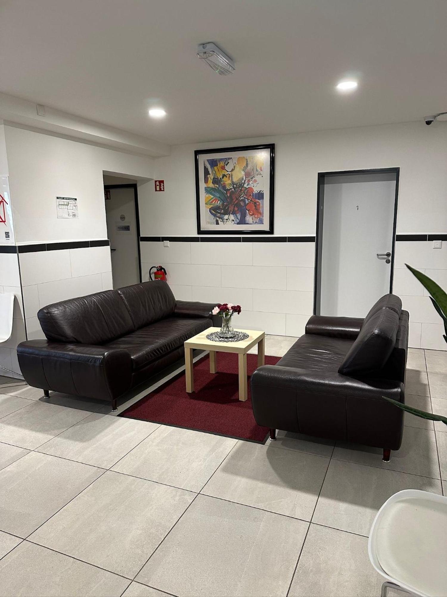 Mk Hostel Oyten - Free Wifi & Parking - 24H Check-In Buitenkant foto