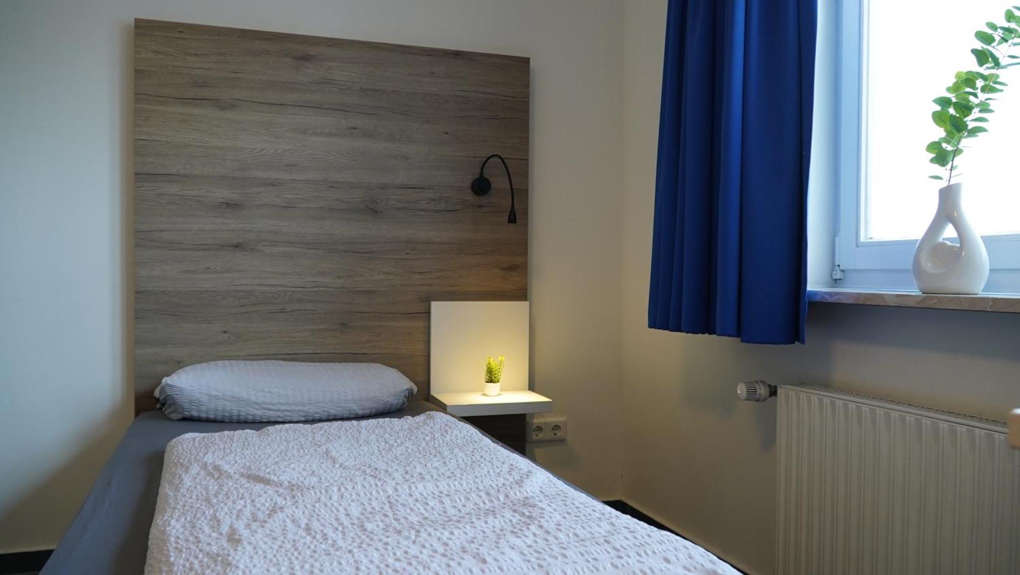 Mk Hostel Oyten - Free Wifi & Parking - 24H Check-In Buitenkant foto